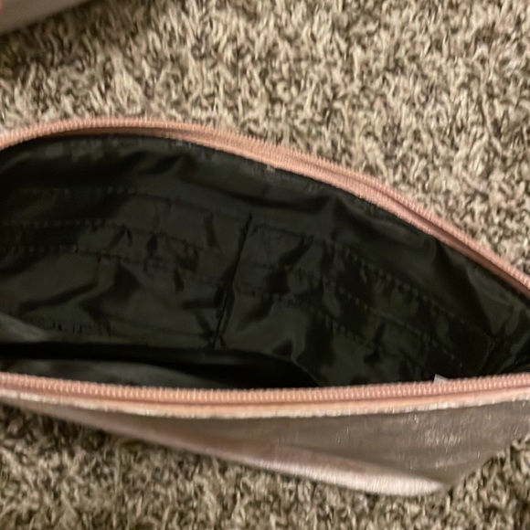 Guess pink wristlet - Picture 6 of 7